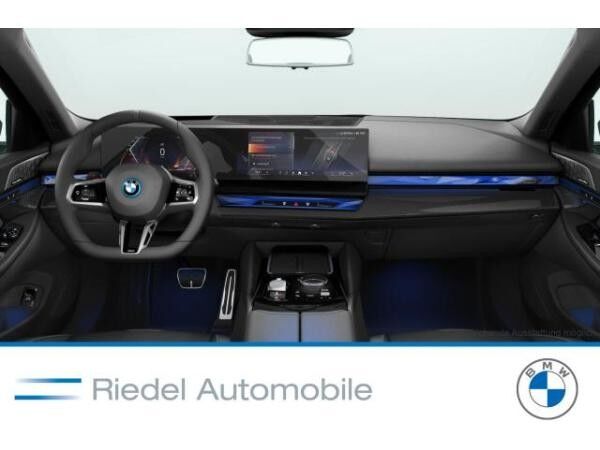 BMW 550 e xDrive Touring Navi Tempom.aktiv Panoramadach Bluetooth PDC MP3 Schn.