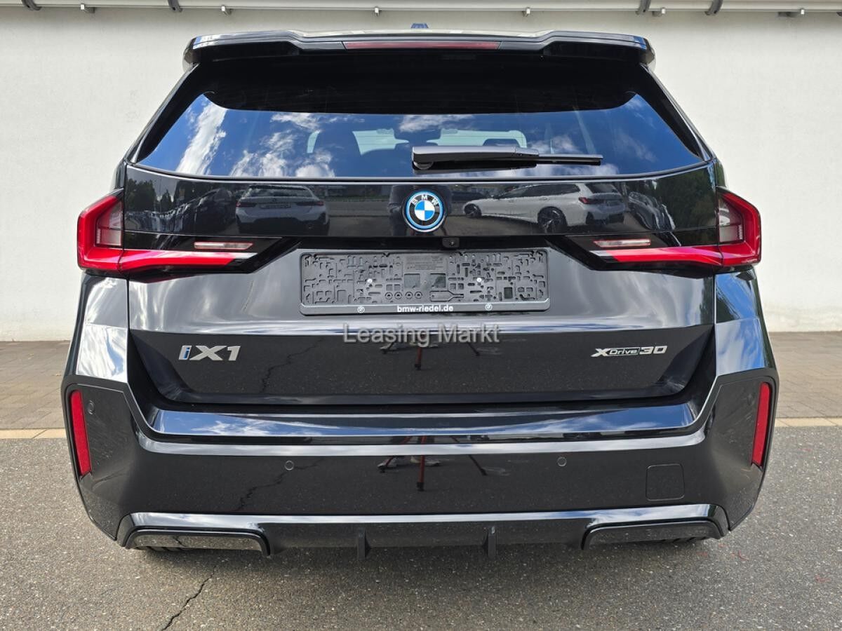 BMW iX1 xDrive30 Navi Tempom.aktiv Bluetooth PDC HeadUp