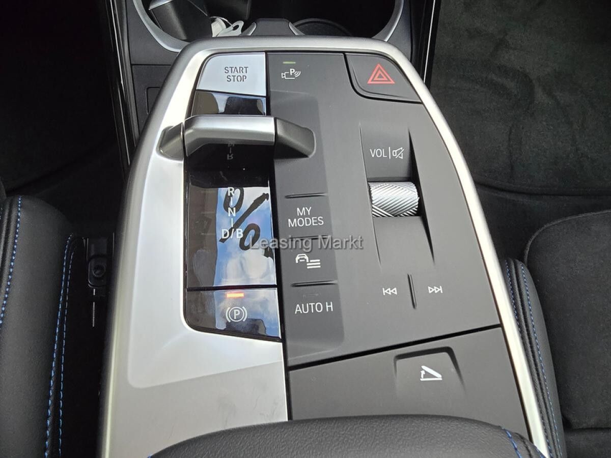 BMW iX1 xDrive30 Navi Tempom.aktiv Bluetooth PDC HeadUp