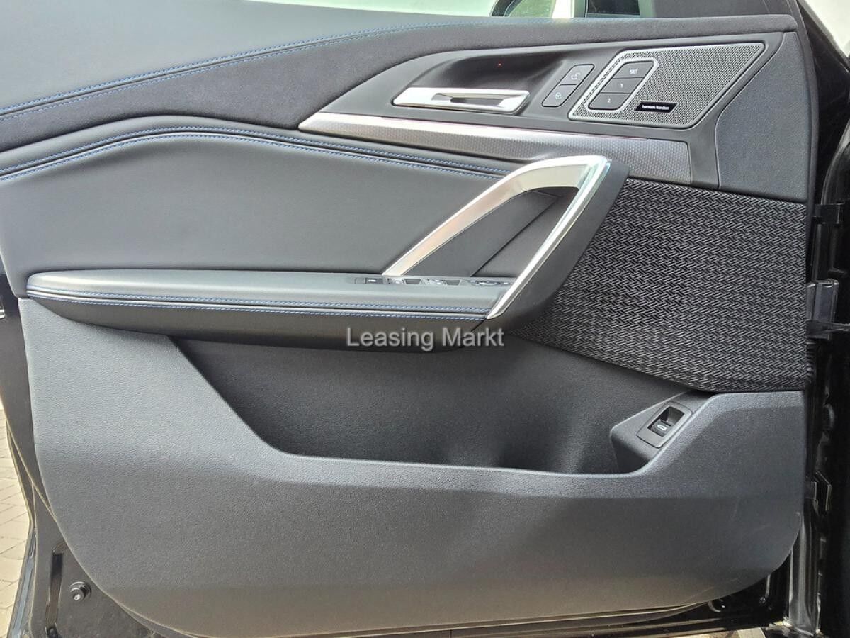 BMW iX1 xDrive30 Navi Tempom.aktiv Bluetooth PDC HeadUp