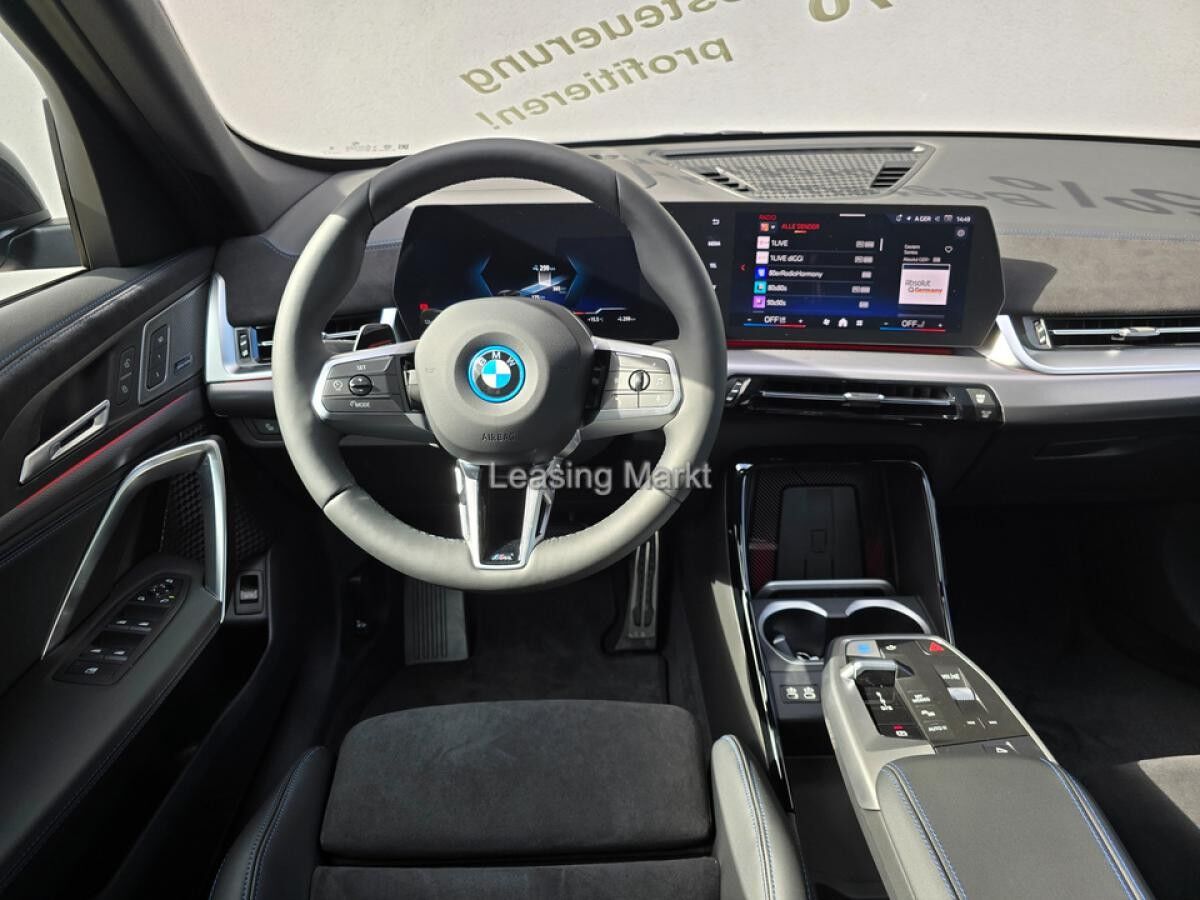 BMW iX1 xDrive30 Navi Tempom.aktiv Bluetooth PDC HeadUp