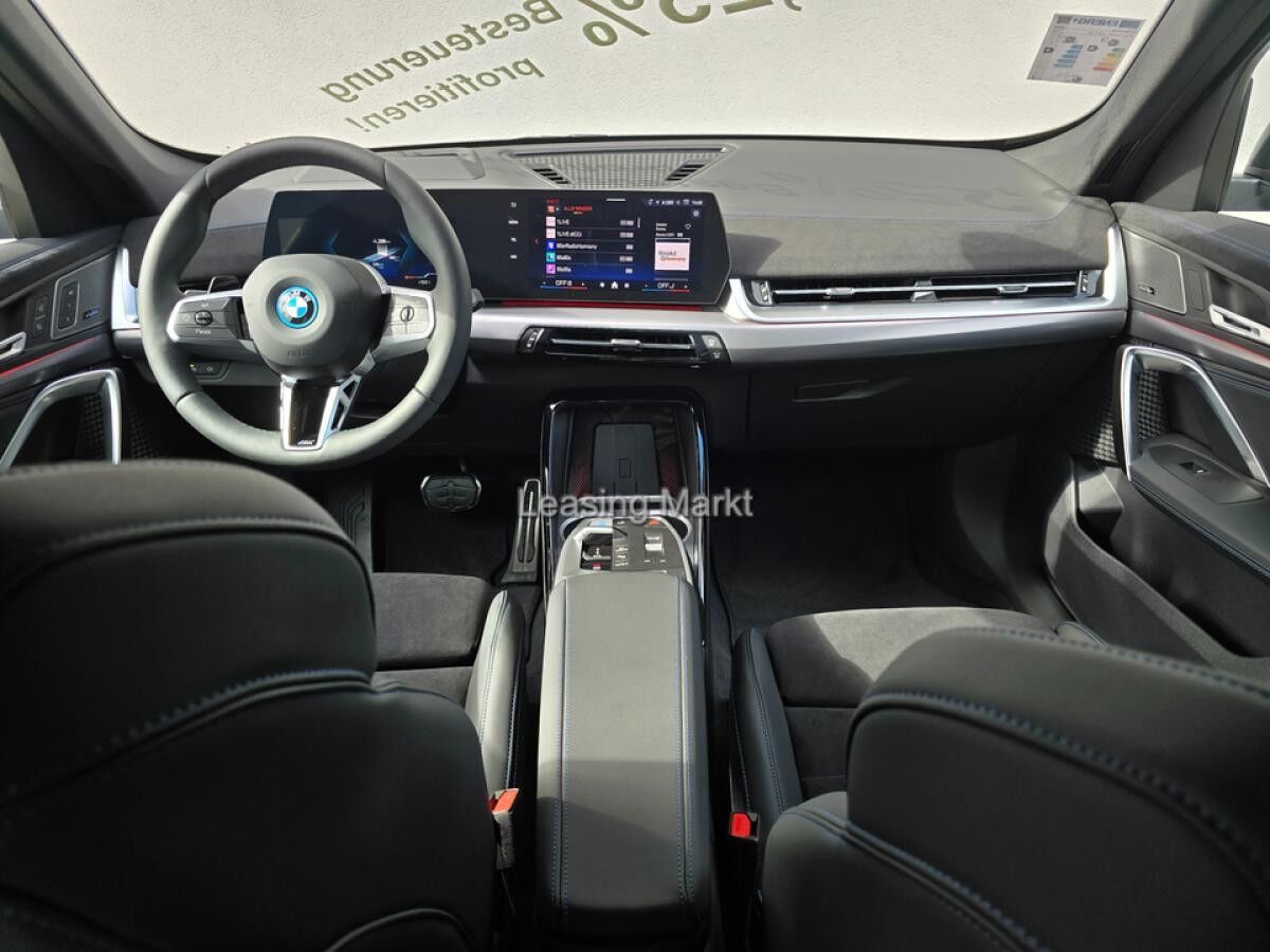 BMW iX1 xDrive30 Navi Tempom.aktiv Bluetooth PDC HeadUp