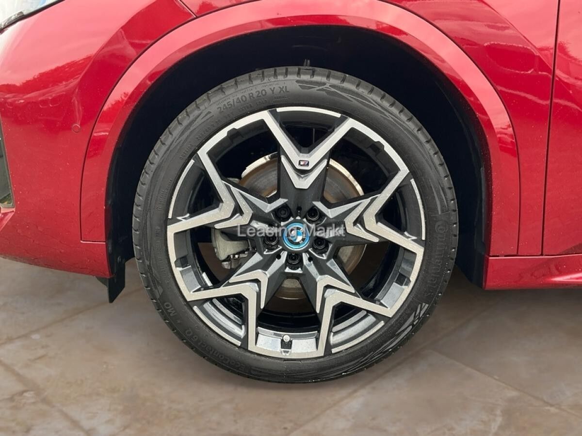 BMW iX2 xDrive30 M Sport / NP= 72.690,- / AHK / Head