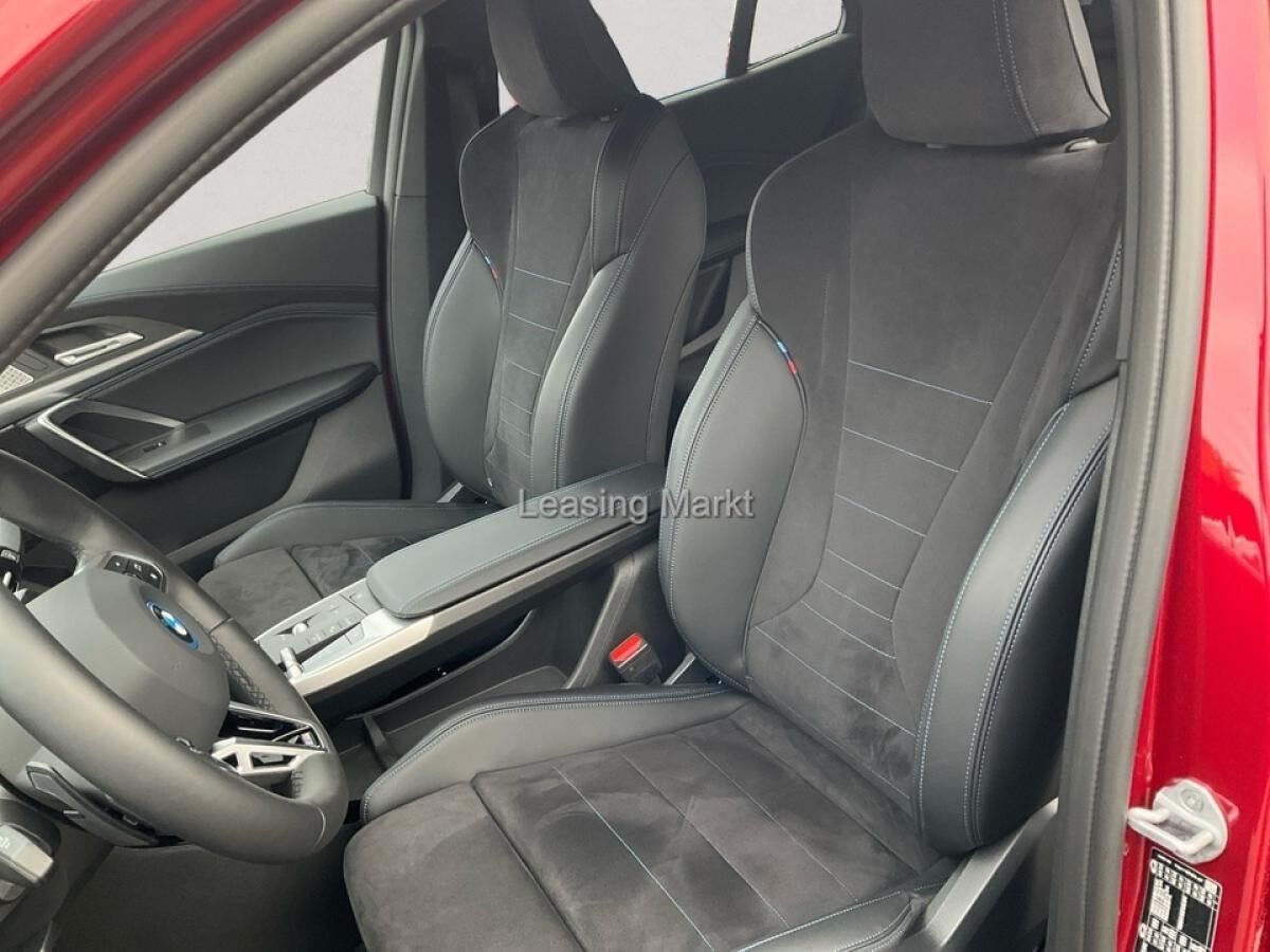 BMW iX2 xDrive30 M Sport / NP= 72.690,- / AHK / Head