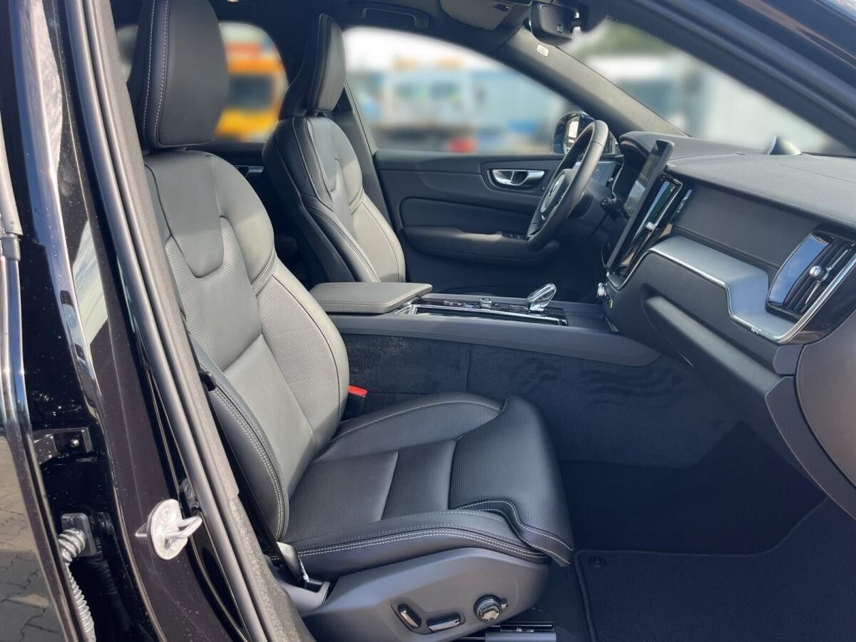 Volvo XC60 Ultra Black Edition 2026 H5 T8 AWD Volvo XC60 Ultra Black Edition 2026 H5 T8 AWD