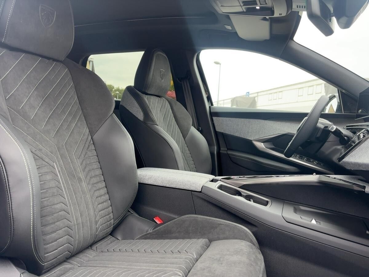 Peugeot 5008 GT Hybrid 145 - Lenkradheizung, Navi