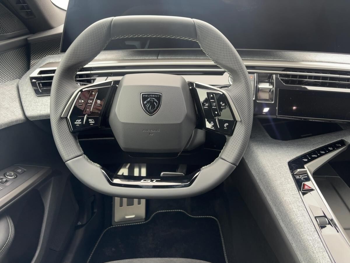 Peugeot 5008 GT Hybrid 145 - Lenkradheizung, Navi