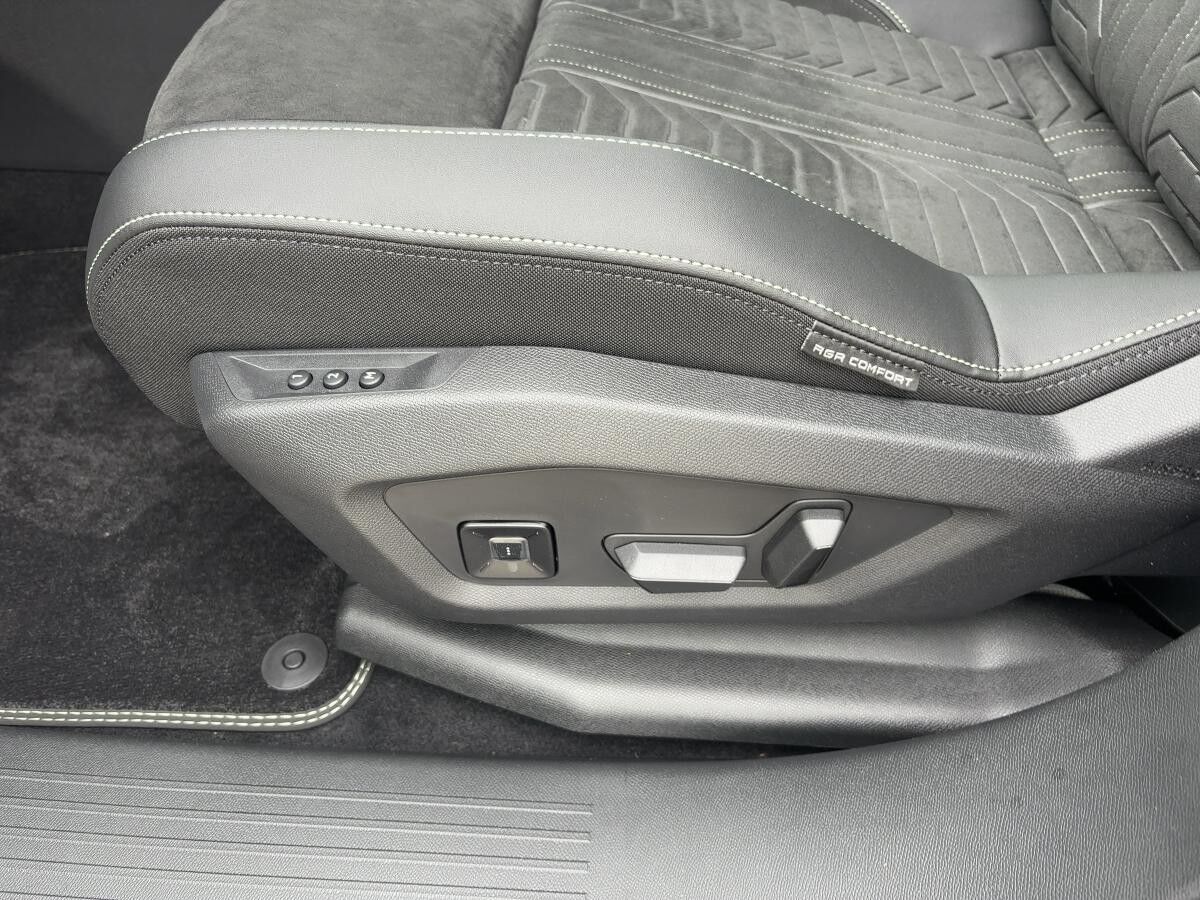 Peugeot 5008 GT Hybrid 145 - Lenkradheizung, Navi