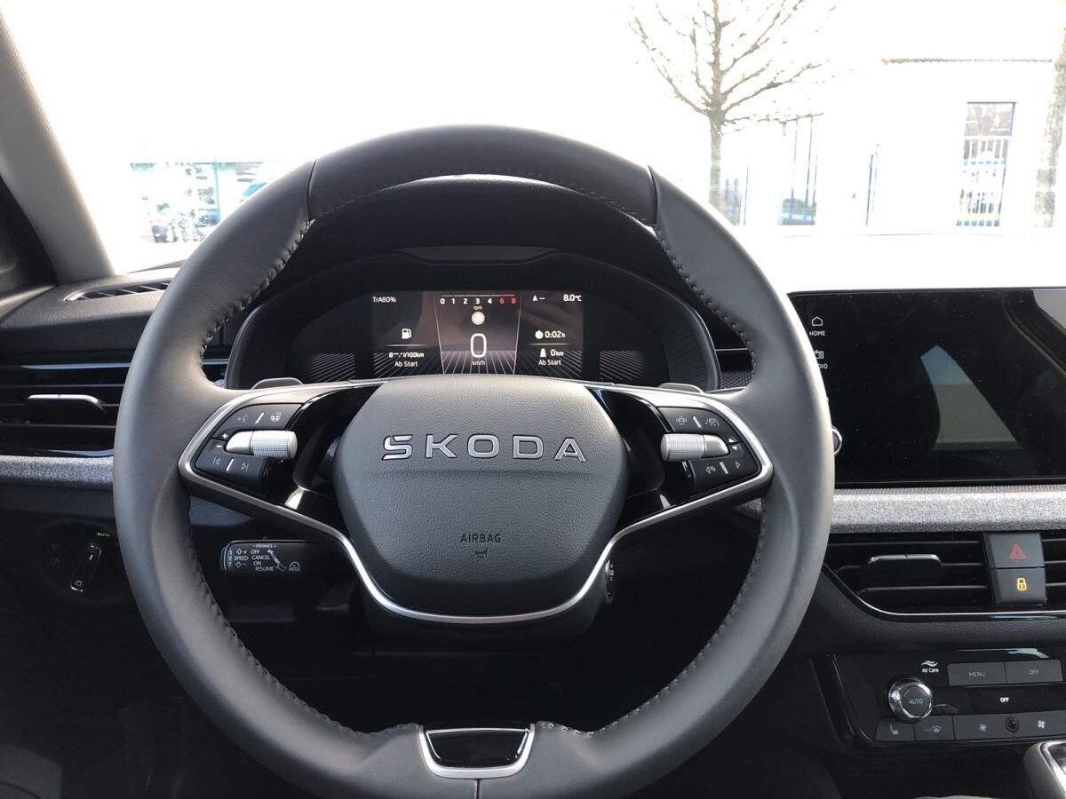 Skoda Scala Drive 7-Gang DSG +AHK+Ladeb.+ACC+Matrix+SHZ+