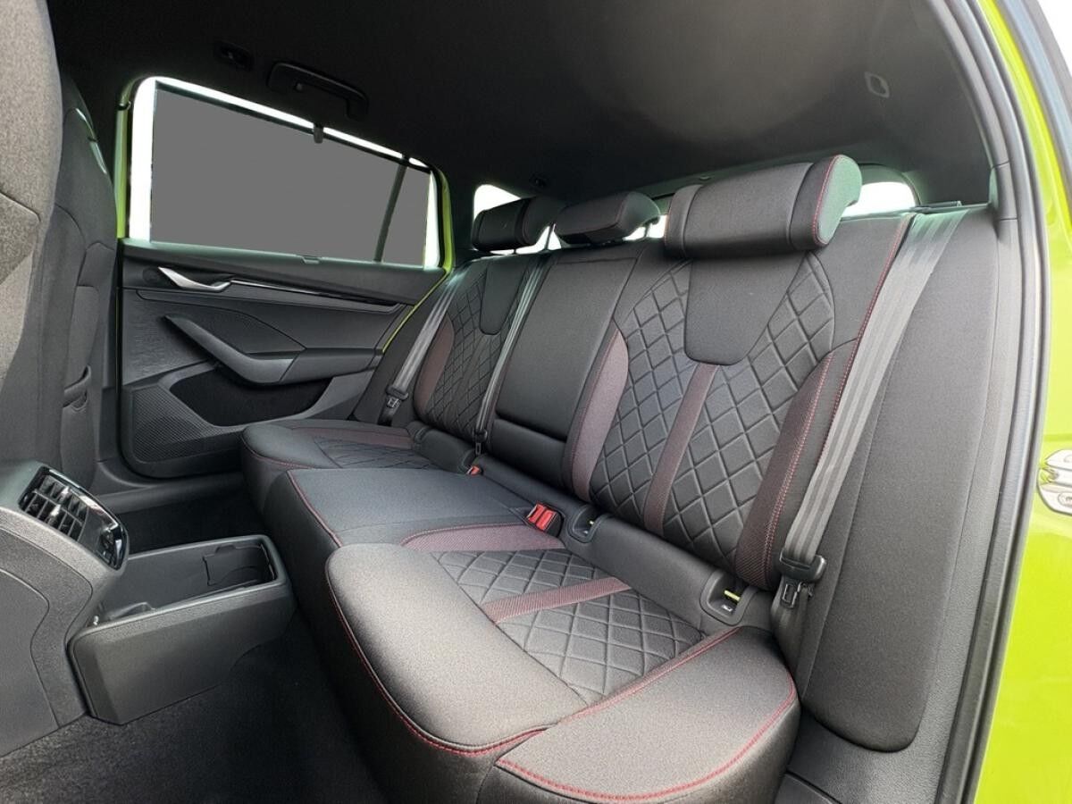 Skoda Octavia Combi 2.0 TSI DSG - RS DCC *AHK*STHZG*HUD*MATRIX*NAV*SHZ