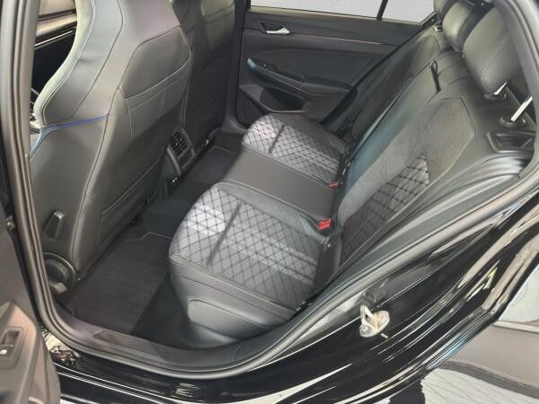 Volkswagen Golf R-Line 1.5 DSG / AHK/ BlackStyle/ Business Premium *Lagerfahrzeug*