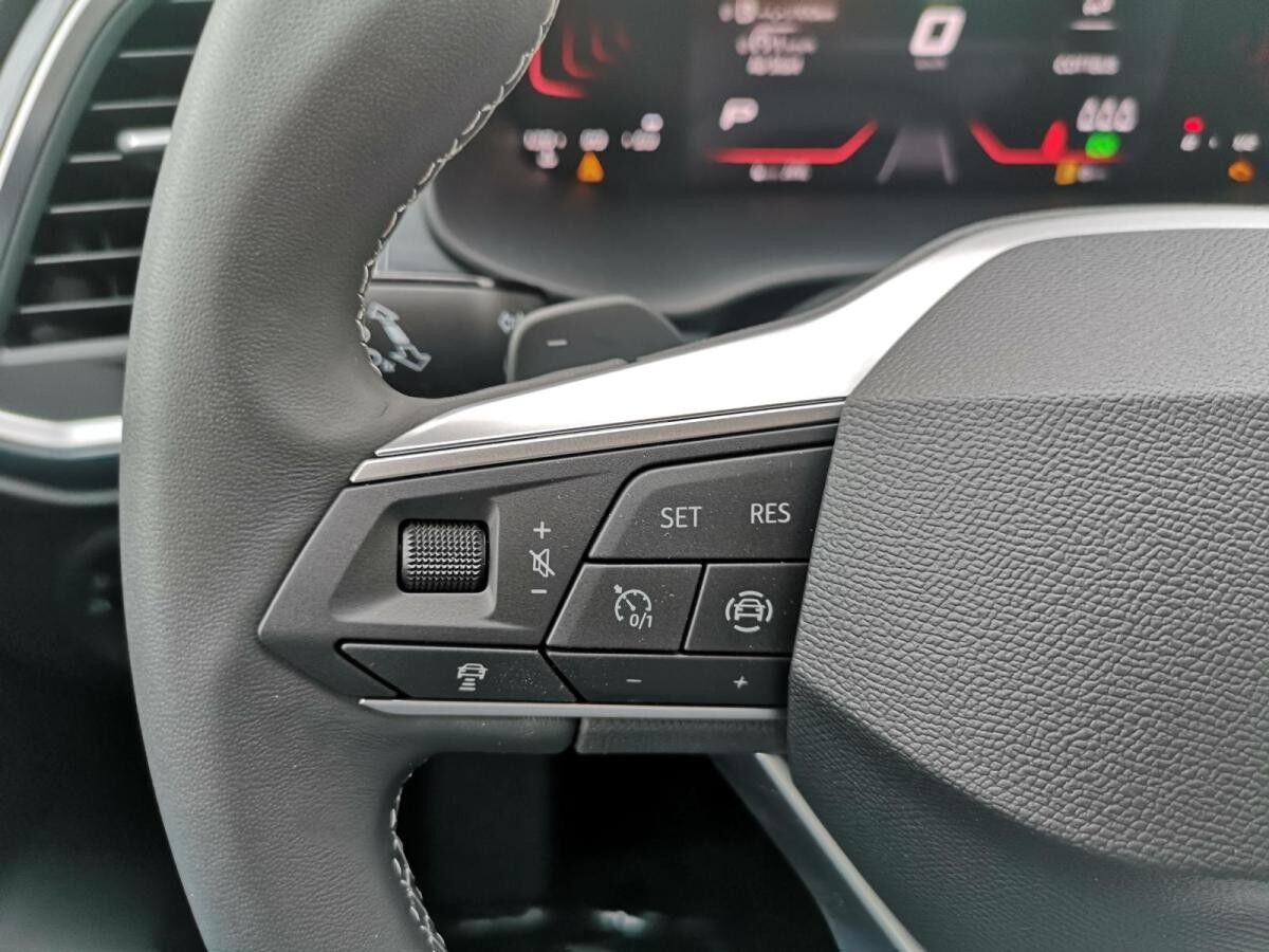 Seat Ateca Road Edition Allwetter AHK PDC v+h Kamera