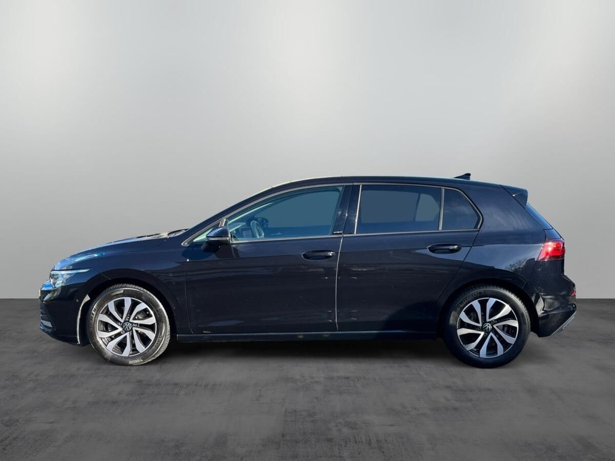 Volkswagen Golf VIII Active 2.0 TDI DSG / Pano, Matrix, AHK