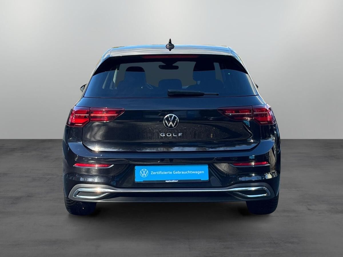 Volkswagen Golf VIII Active 2.0 TDI DSG / Pano, Matrix, AHK