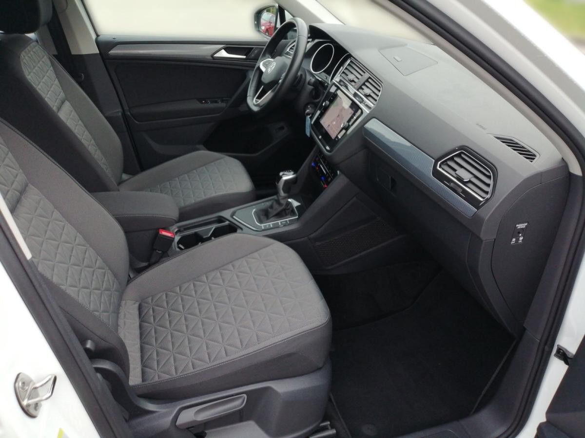 Volkswagen Tiguan Life 1.5 TSI DSG / Navi, LED, AHK, ACC