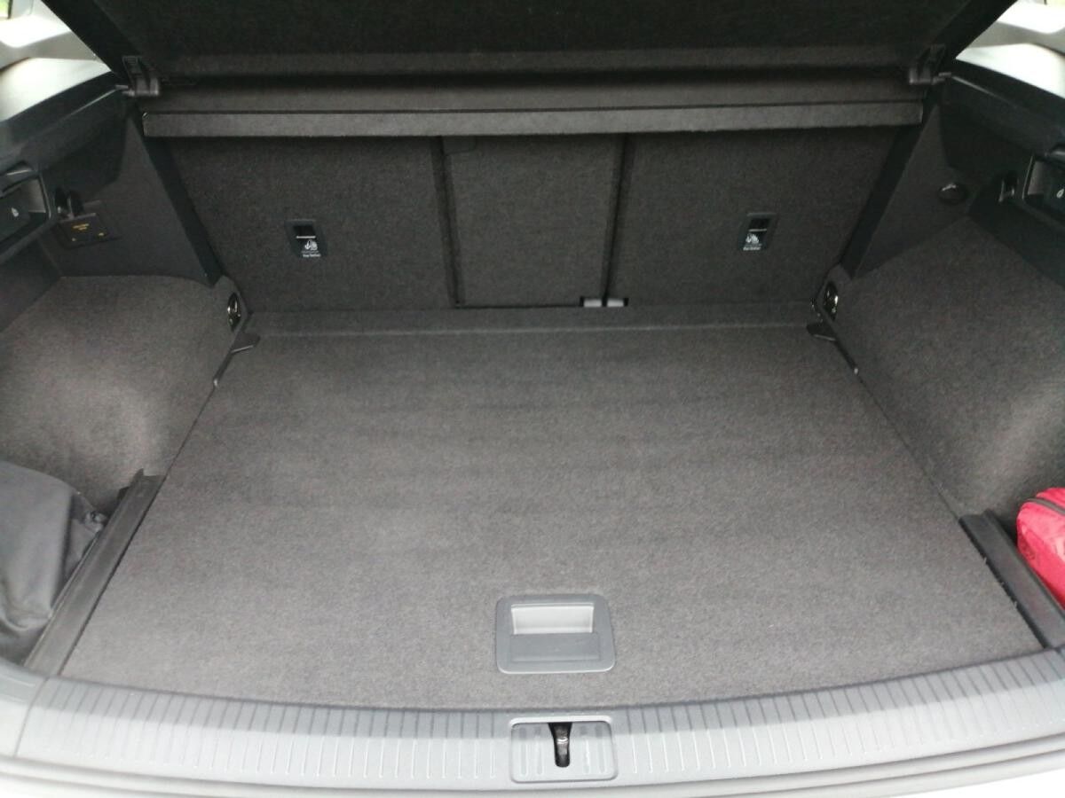 Volkswagen Tiguan Life 1.5 TSI DSG / Navi, LED, AHK, ACC