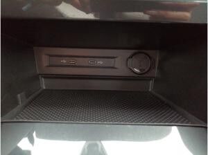 Volkswagen Tiguan Life 1.5 TSI DSG / Navi, LED, AHK, ACC