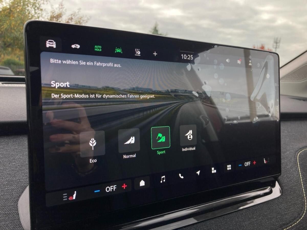 Skoda Elroq 50 Tour LED.NAV.AHK.WINTER.SignA.KAM.KESSY.PDC.SMARTLINK.DAB