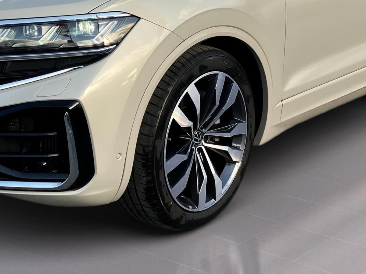 Volkswagen Touareg R-LINE 3.0TSI NP.115T ACC.5J-G.AHK.STHZG.DYNAMIC.AREA-VIEW.NAVI.LUFT