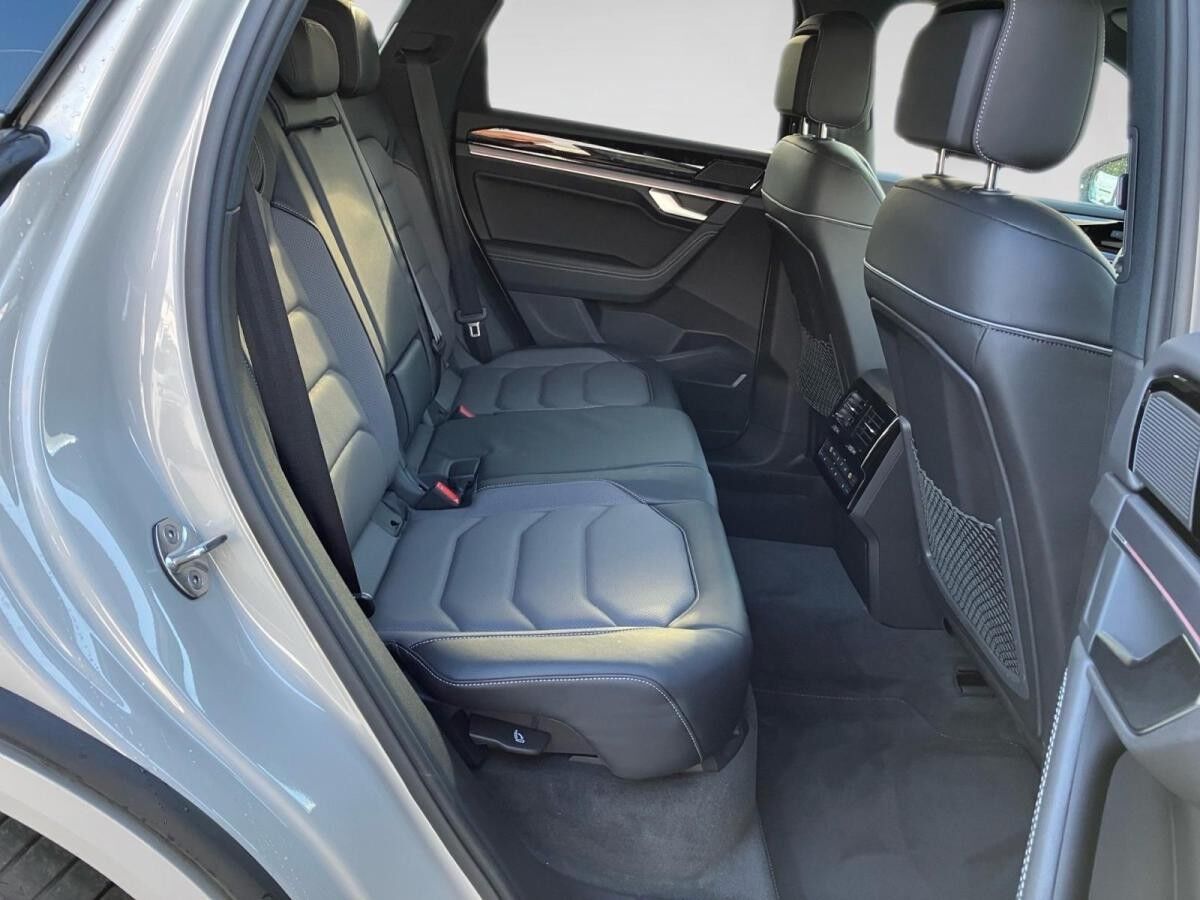 Volkswagen Touareg R-LINE 3.0TSI NP.115T ACC.5J-G.AHK.STHZG.DYNAMIC.AREA-VIEW.NAVI.LUFT