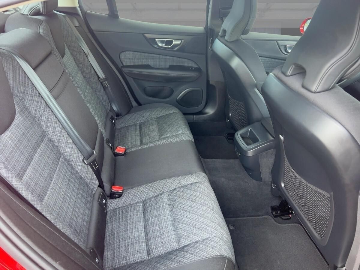 Volvo S60 Plus Dark B4