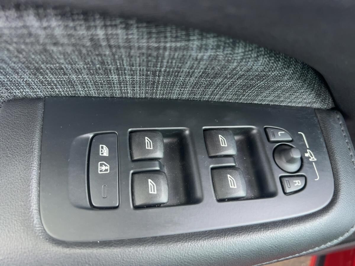 Volvo S60 Plus Dark B4