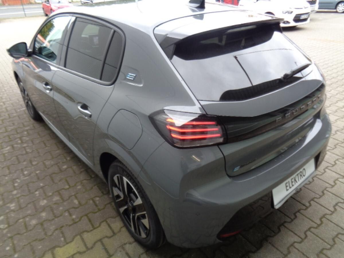 Peugeot 208 Elektromotor 156 Allure OBC, Navi, Sitzheizung