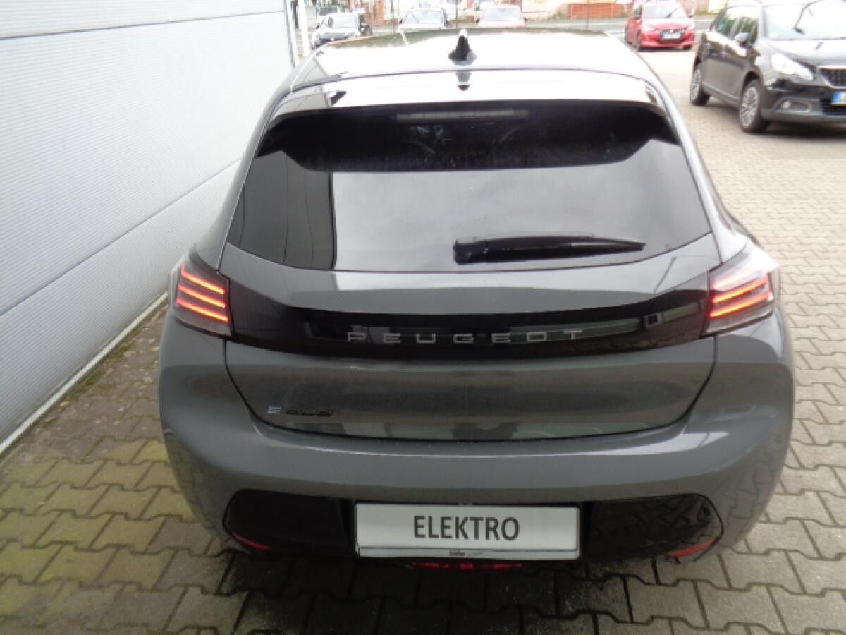 Peugeot 208 Elektromotor 156 Allure OBC, Navi, Sitzheizung