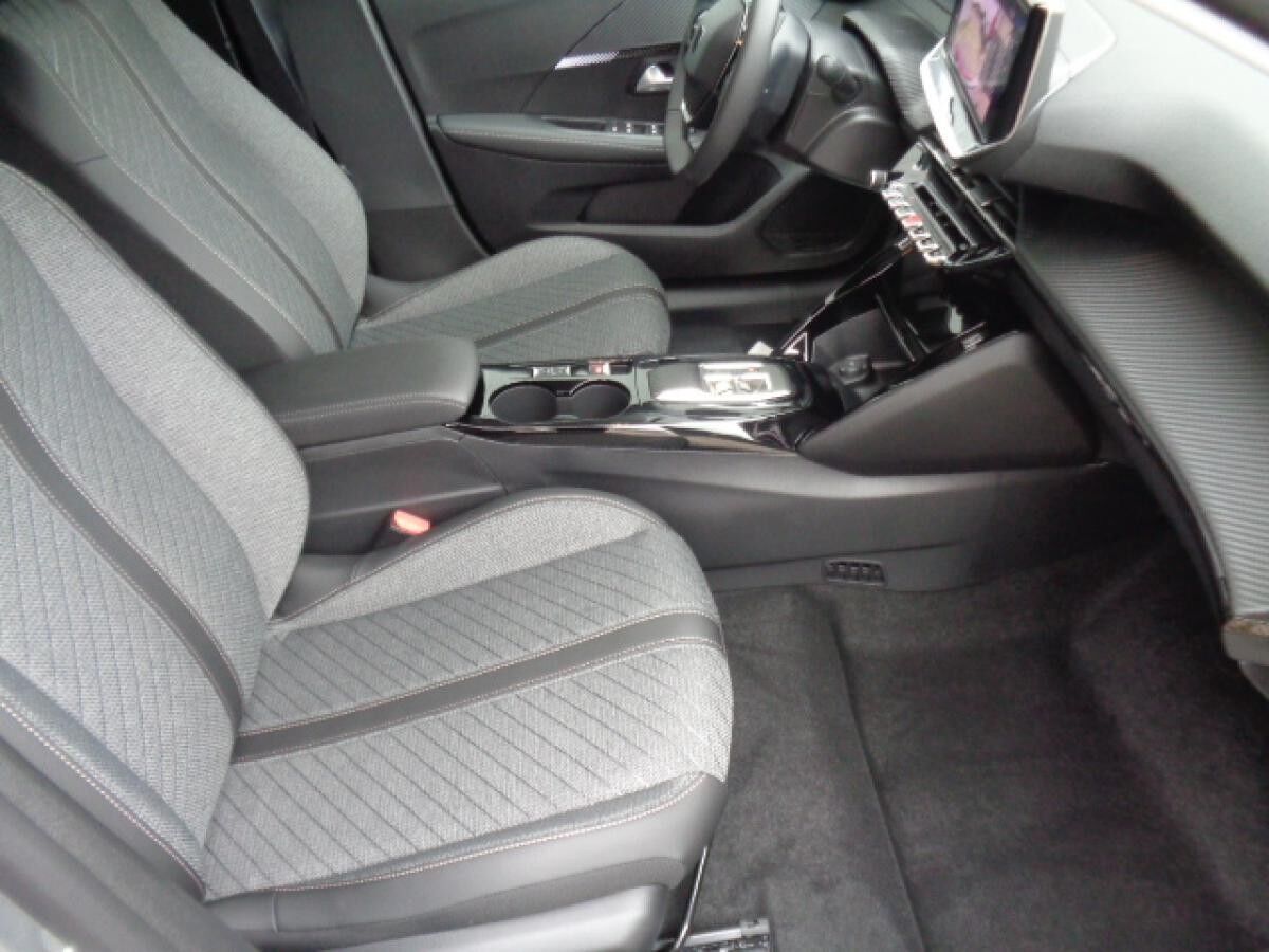Peugeot 208 Elektromotor 156 Allure OBC, Navi, Sitzheizung