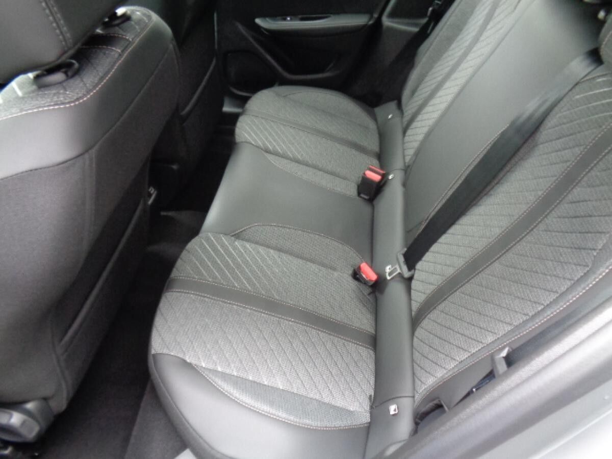 Peugeot 208 Elektromotor 156 Allure OBC, Navi, Sitzheizung