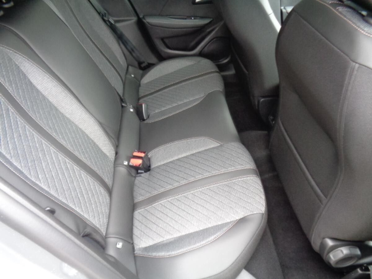 Peugeot 208 Elektromotor 156 Allure OBC, Navi, Sitzheizung