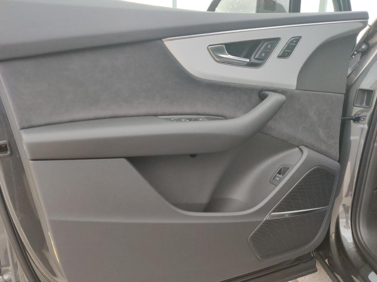 Audi Q7 S-Line business TDI quattro AHK AllrLenk Pano HuD b+O 7Sitze