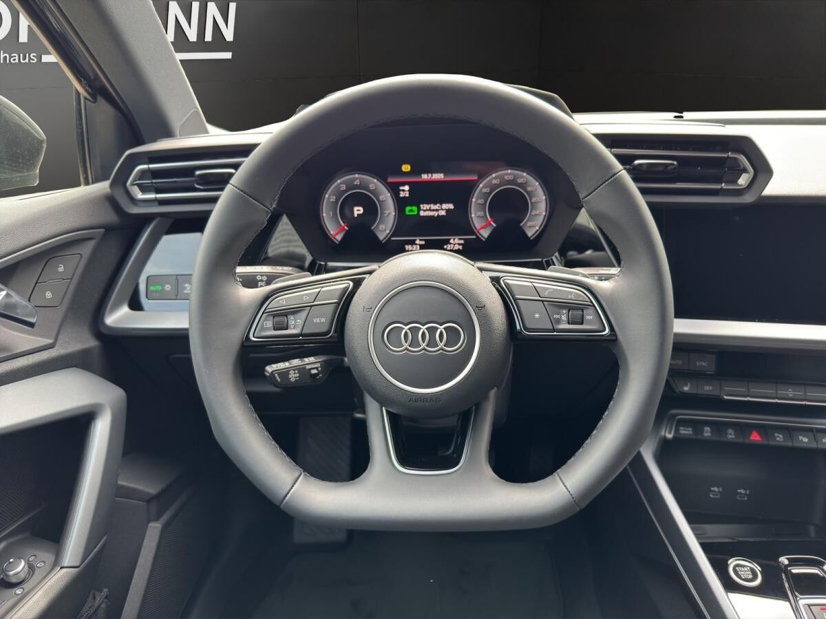 Audi A3 Sportback S line TFSI 110 kW S tronic / Navi plus, LED, ACC, Rückfahrkamera, Sportsitze