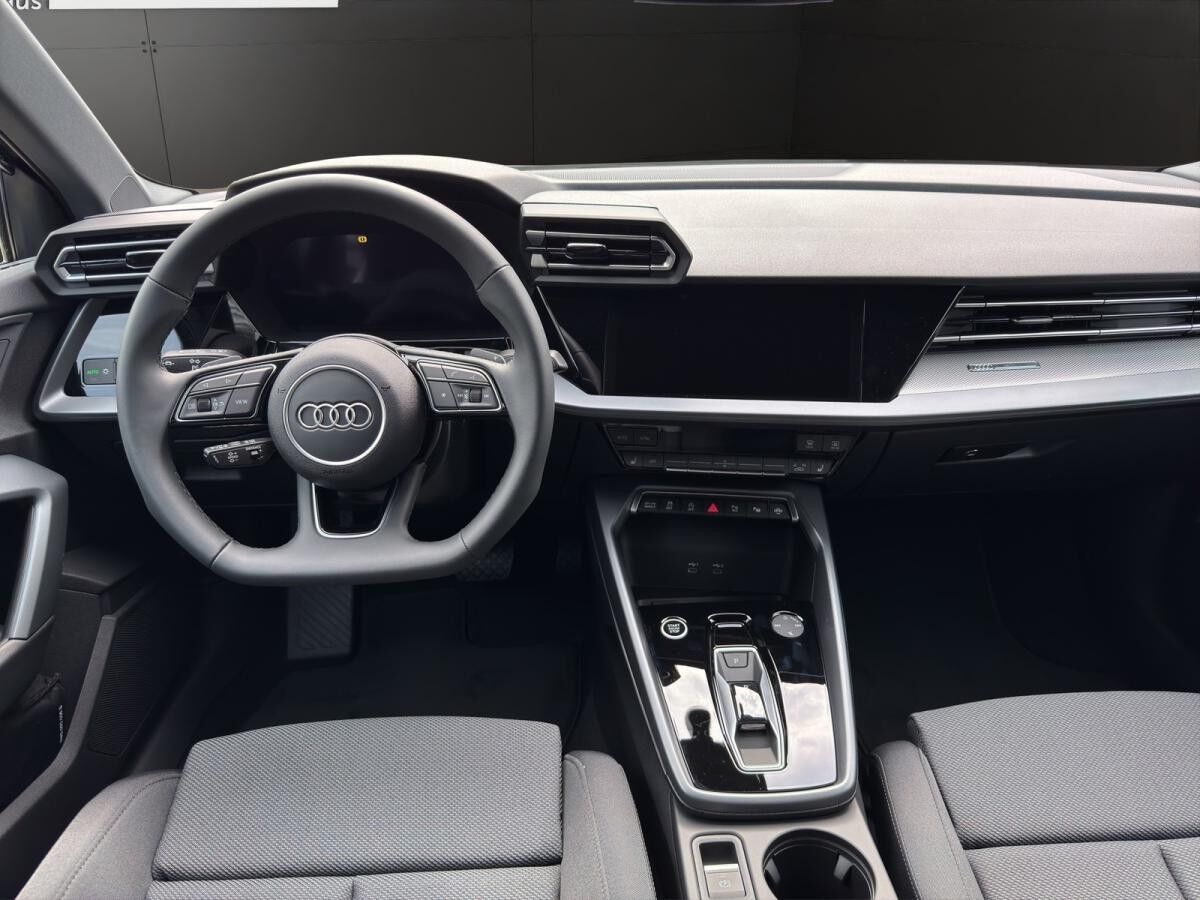 Audi A3 Sportback S line TFSI 110 kW S tronic / Navi plus, LED, ACC, Rückfahrkamera, Sportsitze