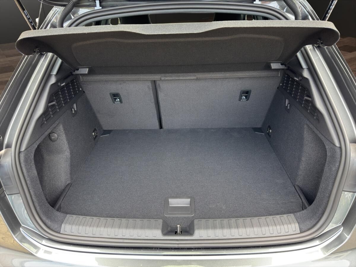 Audi A3 Sportback S line TFSI 110 kW S tronic / Navi plus, LED, ACC, Rückfahrkamera, Sportsitze