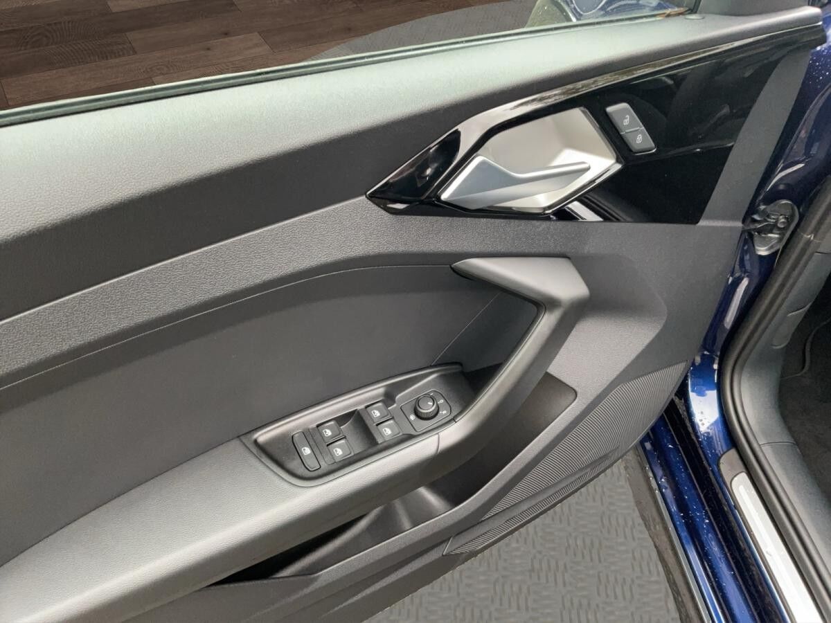 Audi A1 allstreet 30 TFSI S tronic / Assistenzpaket, Navi, LED, Sportsitze