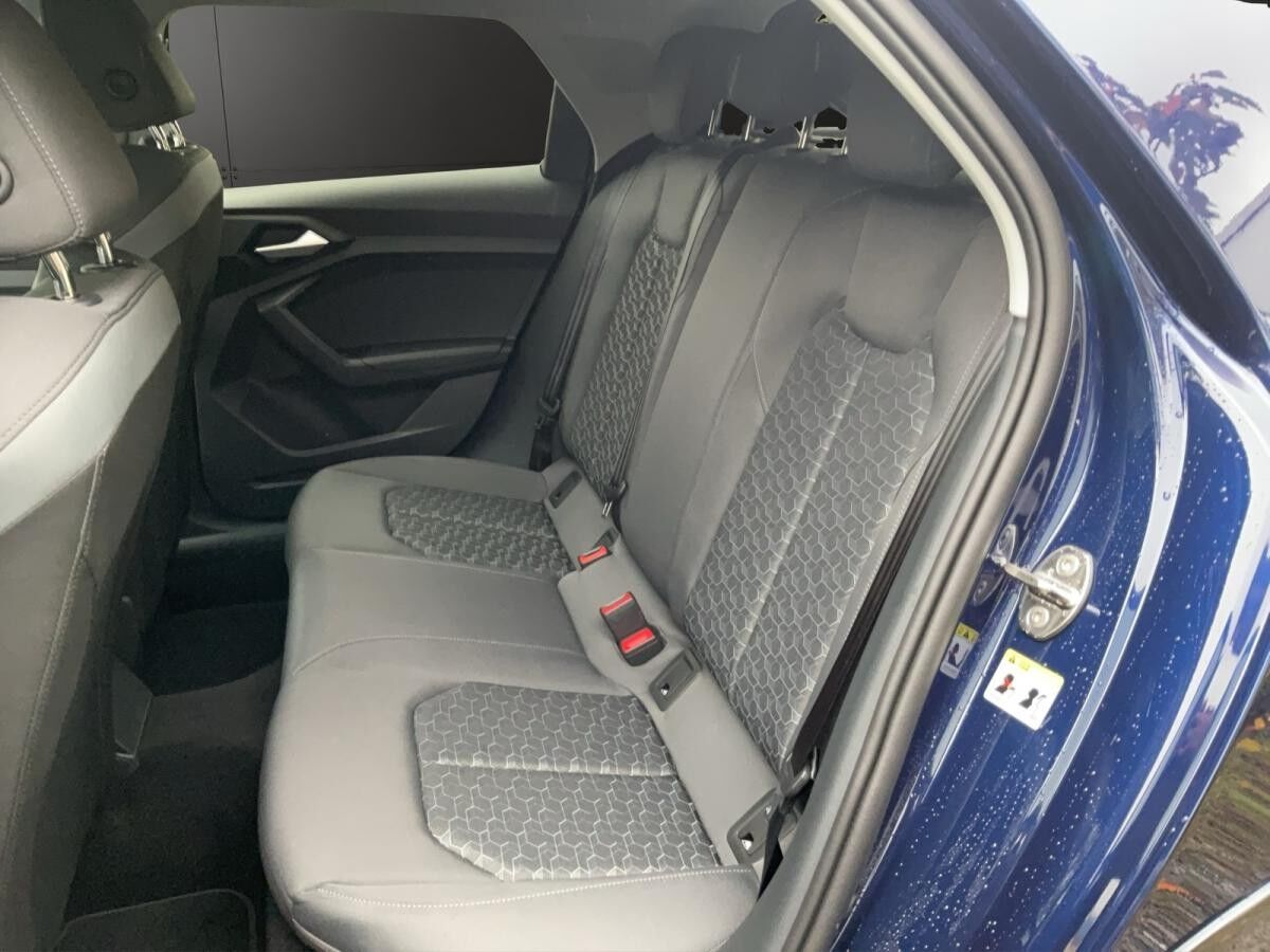 Audi A1 allstreet 30 TFSI S tronic / Assistenzpaket, Navi, LED, Sportsitze