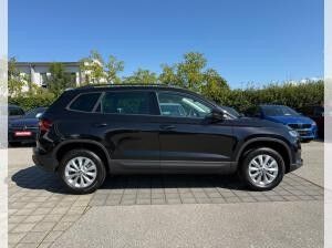 Skoda Karoq SELECTION 1.5 TSI DSG (UVP 43.359€ /KW48/25) AHK/PARK/WINTER/KESSY/230V/4J.GARA./UVM.