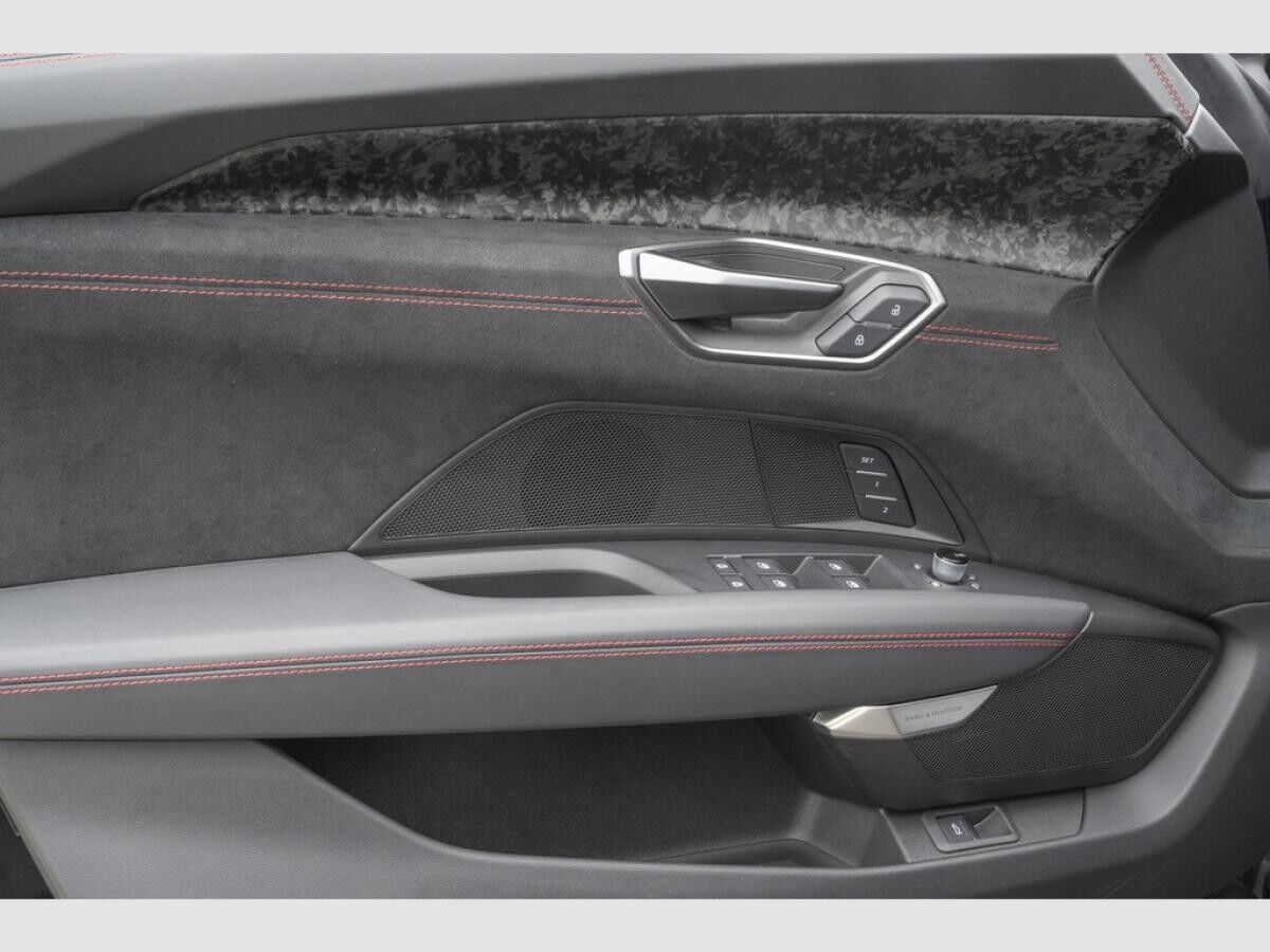 Audi RS e-tron GT perf. All Black/Carbon/S-Sitze/Laser/360°/HuD Audi RS e-tron GT perf. All Black/Carbon/S-Sitze/Laser/360°/HuD