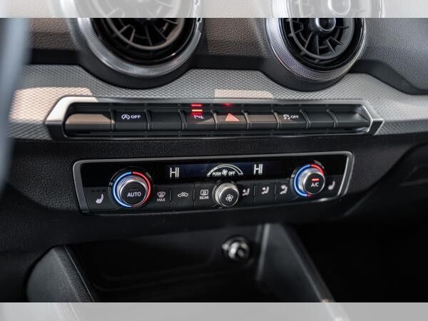 Audi Q2 35 TFSI S tronic Matrix Sound CarPlay Kamera