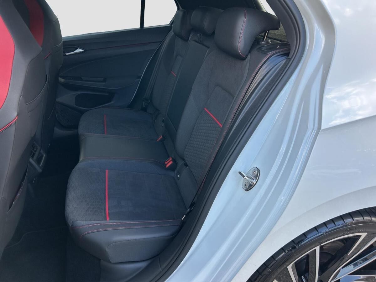 Volkswagen Golf GTI VIII Clubsport DCC Business+ LM19 Light-Assist