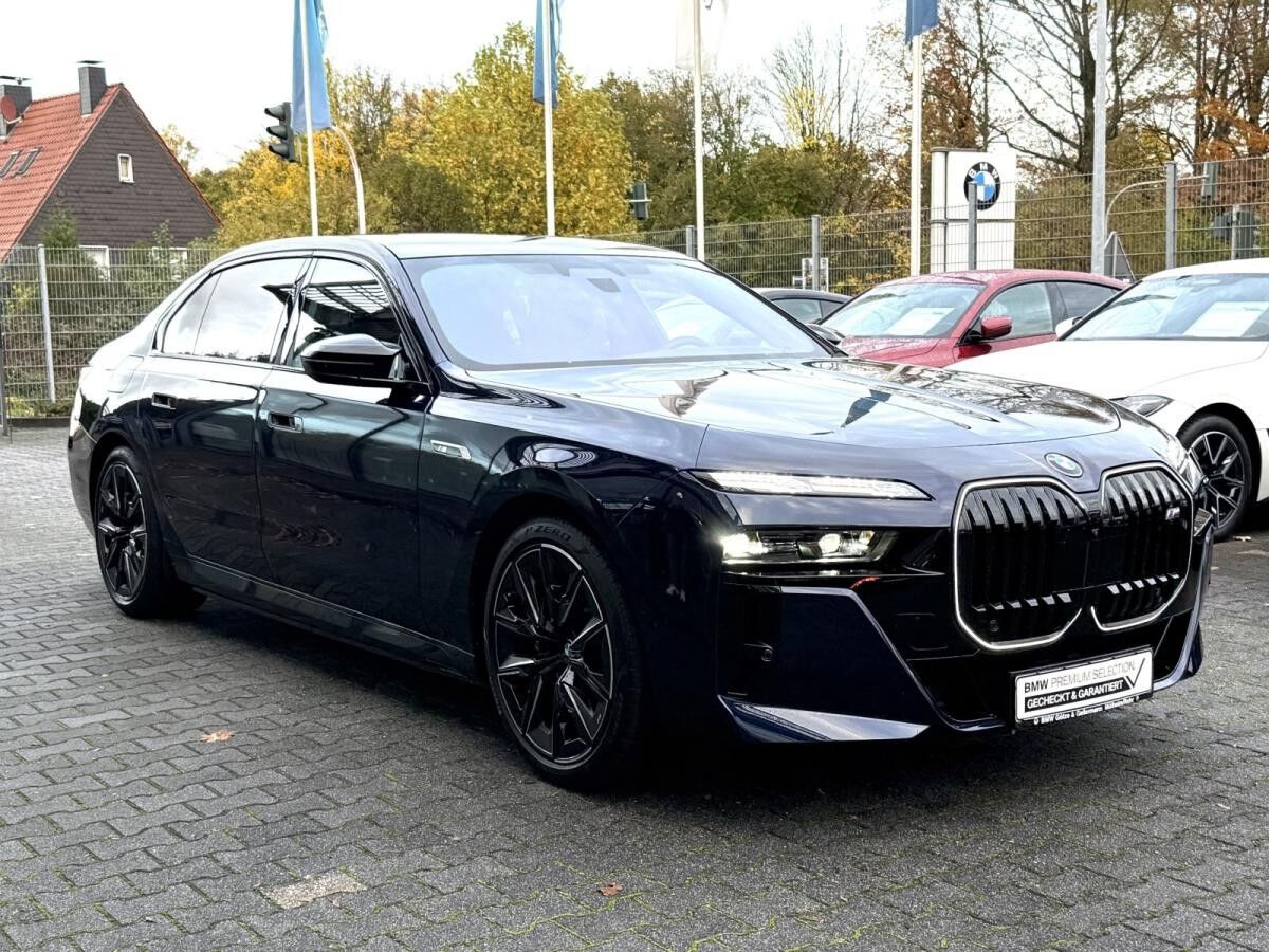 BMW i7 M70 xDrive //Automatiktüren B&W UPE Euro 217.640,- inkl.