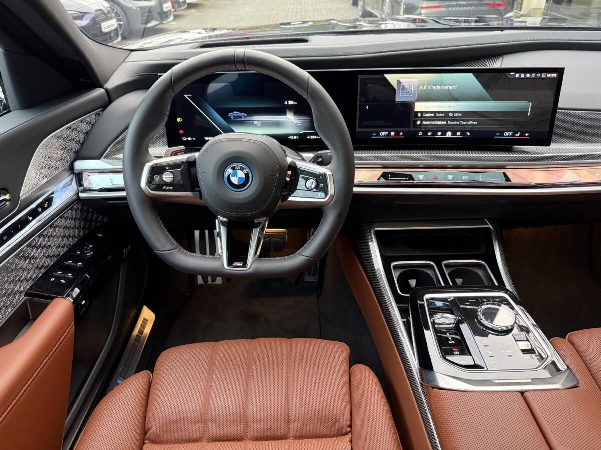 BMW i7 M70 xDrive //Automatiktüren B&W UPE Euro 217.640,- inkl.
