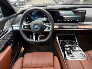 BMW i7 M70 xDrive //Automatiktüren B&W UPE Euro 217.640,- inkl.