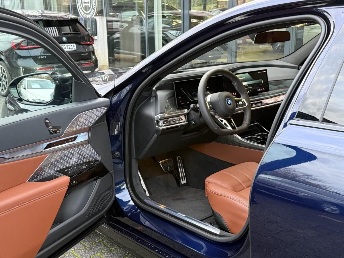 BMW i7 M70 xDrive //Automatiktüren B&W UPE Euro 217.640,- inkl.