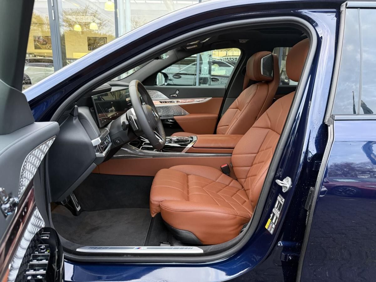 BMW i7 M70 xDrive //Automatiktüren B&W UPE Euro 217.640,- inkl.