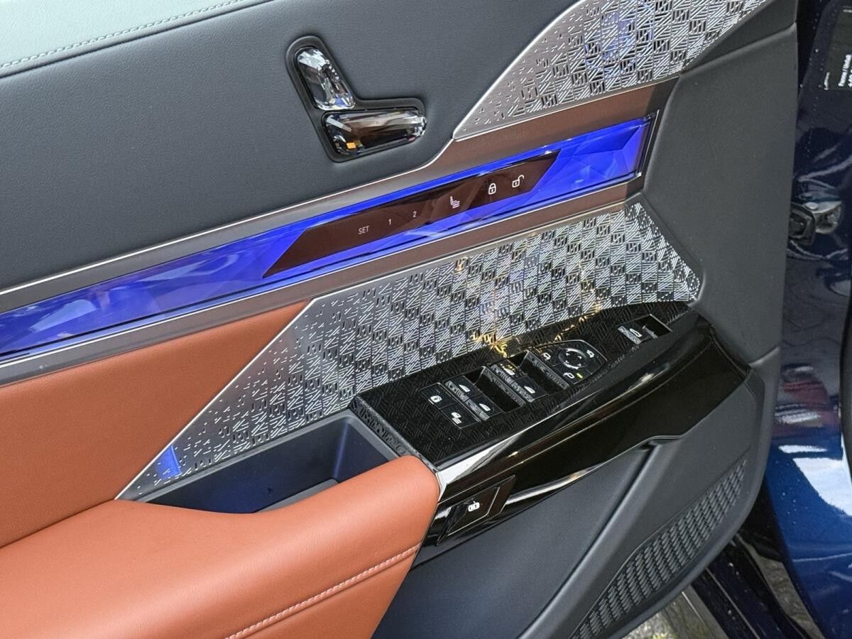 BMW i7 M70 xDrive //Automatiktüren B&W UPE Euro 217.640,- inkl.