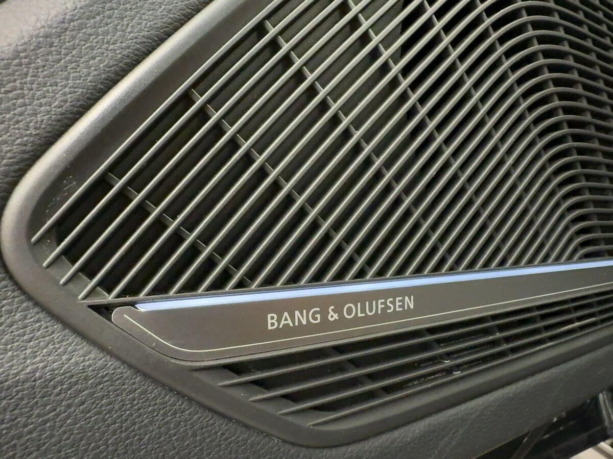 Audi A4 Avant 40 TFSI S line Pano Matrix LED Teilleder