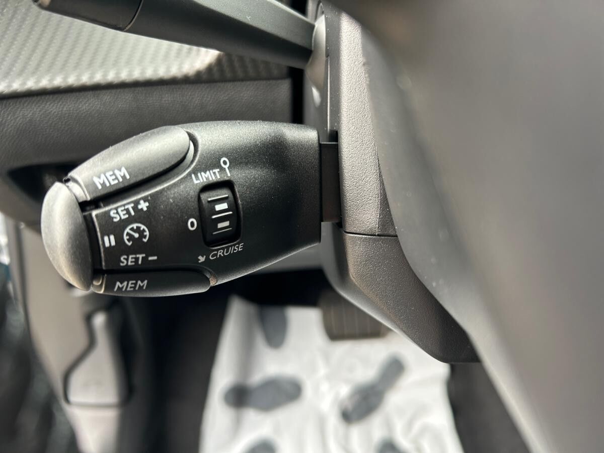 Peugeot 2008 E-2008 Allure 156 +11KW OBC+Navi+Keyless+EPH+SHZ