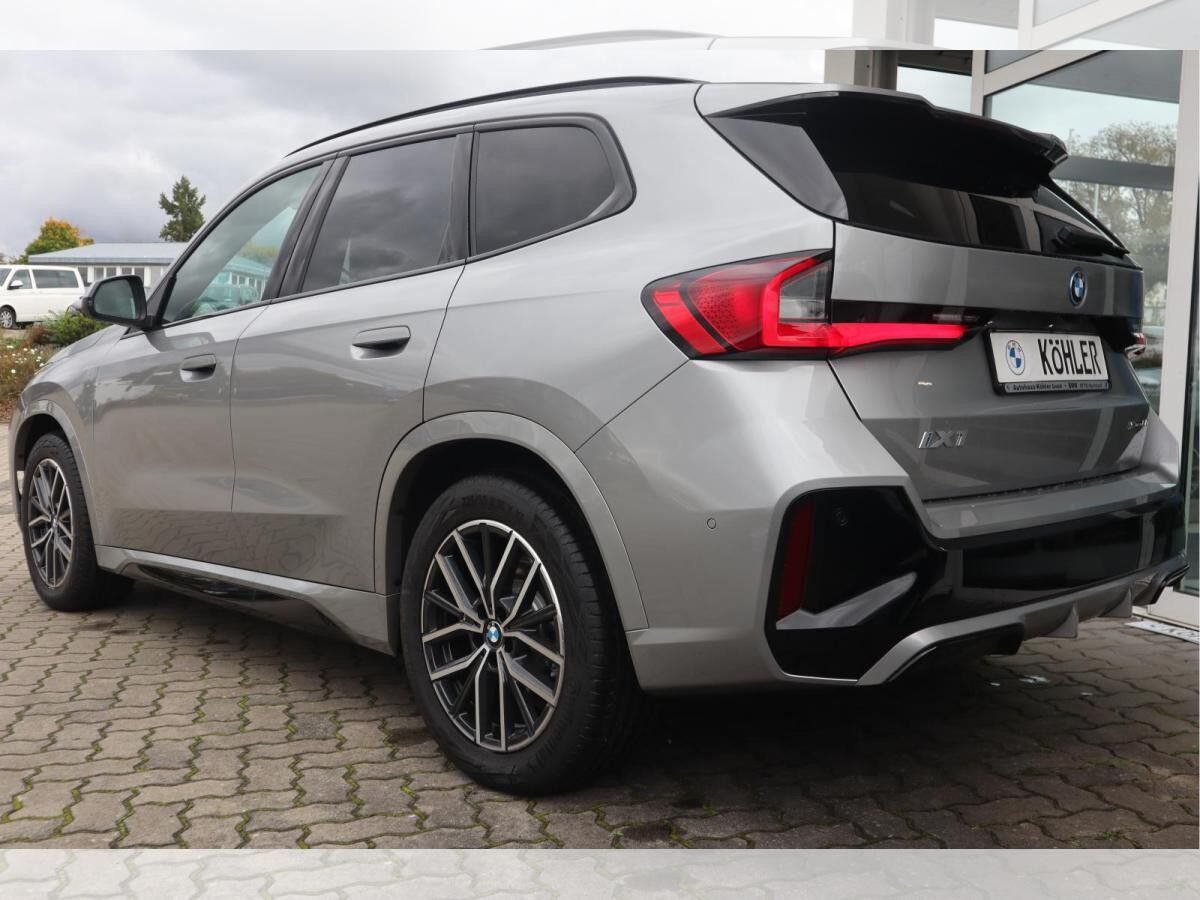 BMW iX1 xDrive30/M-Sport/Head-Up/360°/AHK/ACC/elektr.Sitze/HK/Adapt.LED